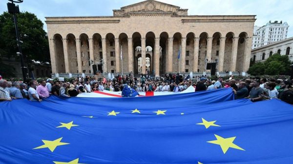 Грузия: гендиректор оппозиционного телеканала Ника Гварамия вышел на свободу