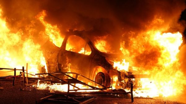 Во Франции вспыхнули беспорядки после убийства подростка полицейскими