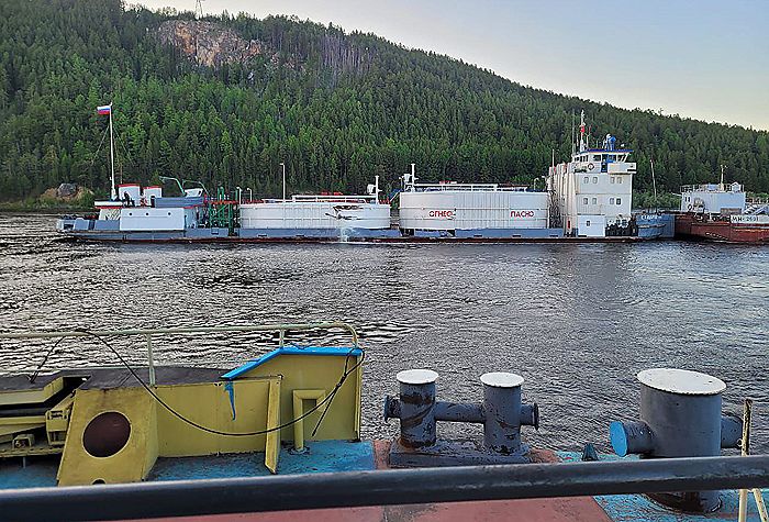 Задержан предполагаемый виновник столкновения танкеров на реке Лена