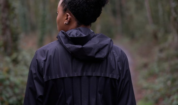 Куртка Aerogami от Nike обеспечит бегунам автоматическую вентиляцию