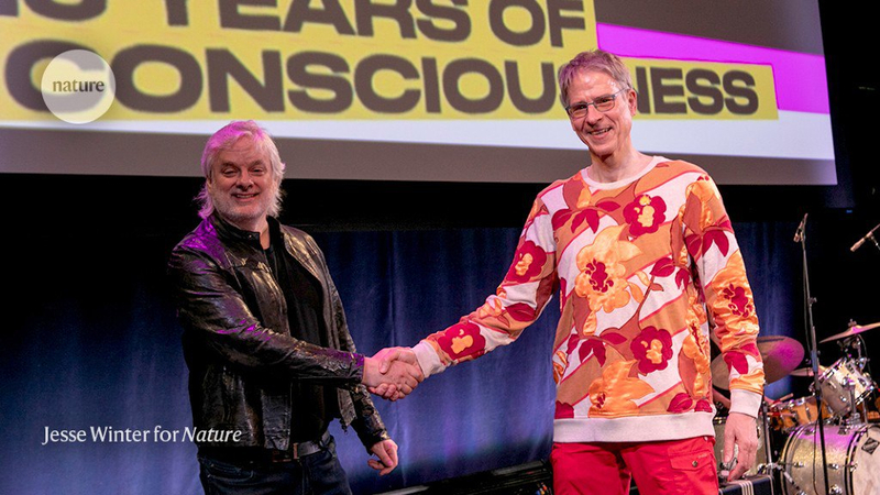 Нейробиолог проиграл 25-летнее пари с философом о сознании