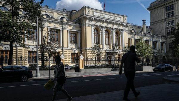 «Безапелляционное» падение. Что происходит с рублем?