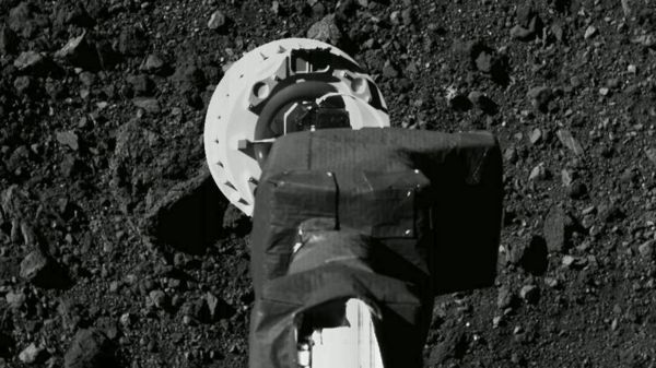 Зонд НАСА собрал образцы грунта с астероида Бенну