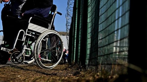 Полтора километра на инвалидной коляске: как санкции Евросоюза против России сказались на маломобильных беженцах из оккупированных областей Украины