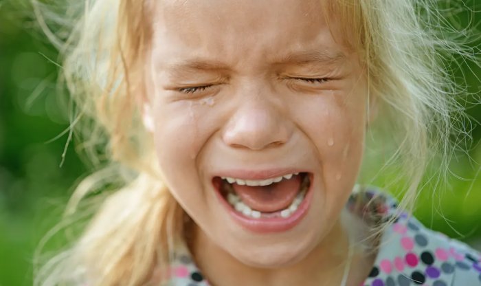 Почему слезы соленые: погружение в мир биохимии человеческого тела