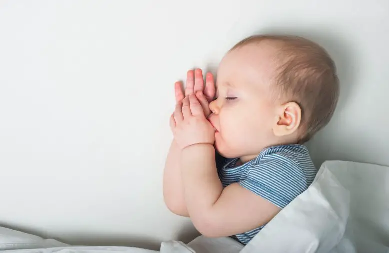 Новое исследование выявило связь между частотой сна и когнитивными способностями младенцев