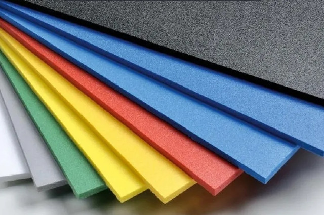 Где можно использовать листовые пластики и какие они бывают