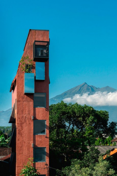 В Индонезии построили экспериментальный отель шириной всего 280 см