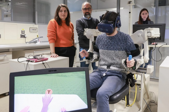 Швейцарские ученые разработали третью руку, которой можно управлять животом