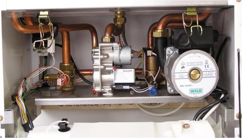 Как отремонтировать сломавшийся газовый котел с помощью мастера