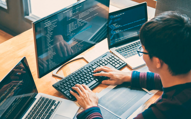 Преимущества профессии программиста и советы при выборе подходящих курсов