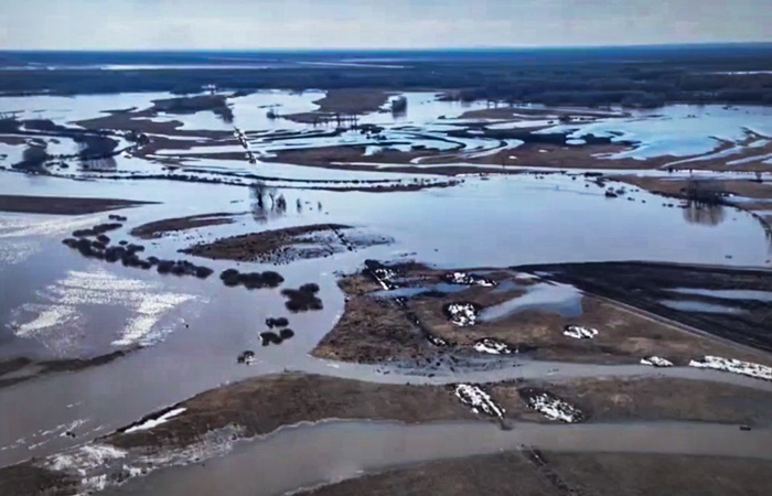 Замглавы МЧС РФ Денисов прибыл в пострадавшую от паводка Оренбургскую область