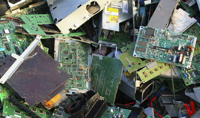 Королевский монетный двор Великобритании приступил к добыче золота из электронных отходов