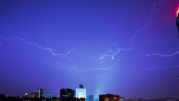 Ученые выяснили, что удары молний могли стать катализатором появления жизни на Земле