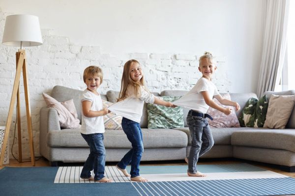 Ученые нашли сходство в поведении детей и жидкостей