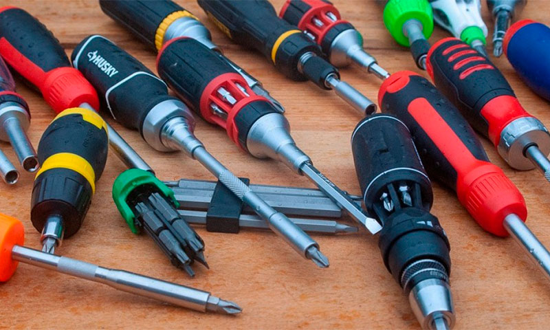Как выбрать насадку на отвертку, виды и способы применения