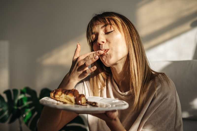 Ученые выяснили, почему мы хотим сладкого, даже когда сыты