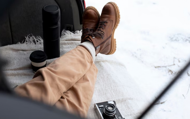 Зимние походы требуют особой подготовки, и ключевым элементом экипировки являются термоноски. Правильный выбор этого аксессуара обеспечивает комфорт,