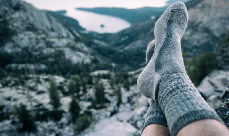 Зимние походы требуют особой подготовки, и ключевым элементом экипировки являются термоноски. Правильный выбор этого аксессуара обеспечивает комфорт,