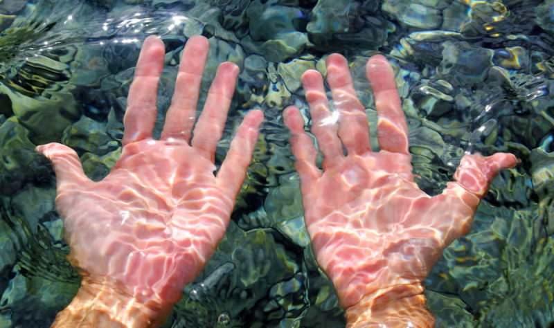 Отпечатки пальцев можно снимать без краски – при помощи обычной воды