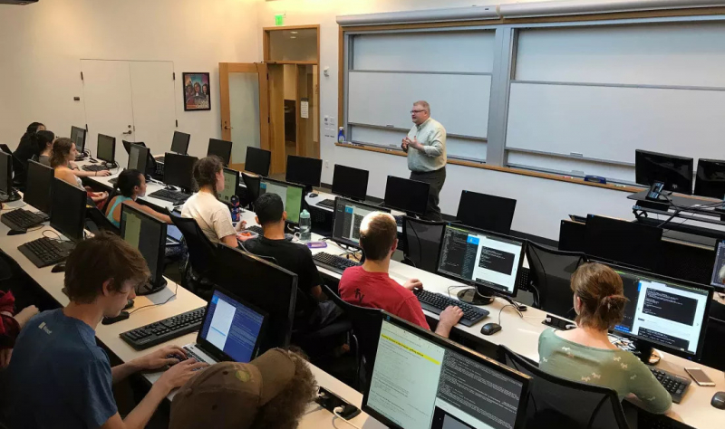 В борьбе с использованием ИИ американские учителя возвращаются к бумажным тестам