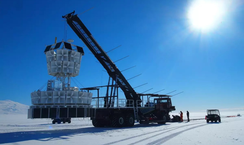 Загадочные радиосигналы из антарктических глубин бросают вызов современным физикам