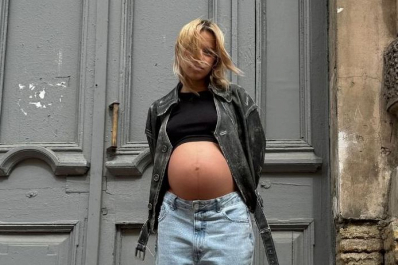 Беременность напоказ: почему открытый живот вызывает скрытое осуждение?