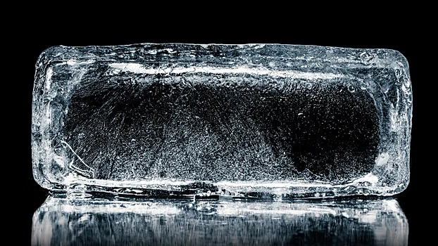 Лед может вырабатывать электричество при сгибании, обнаружили ученые