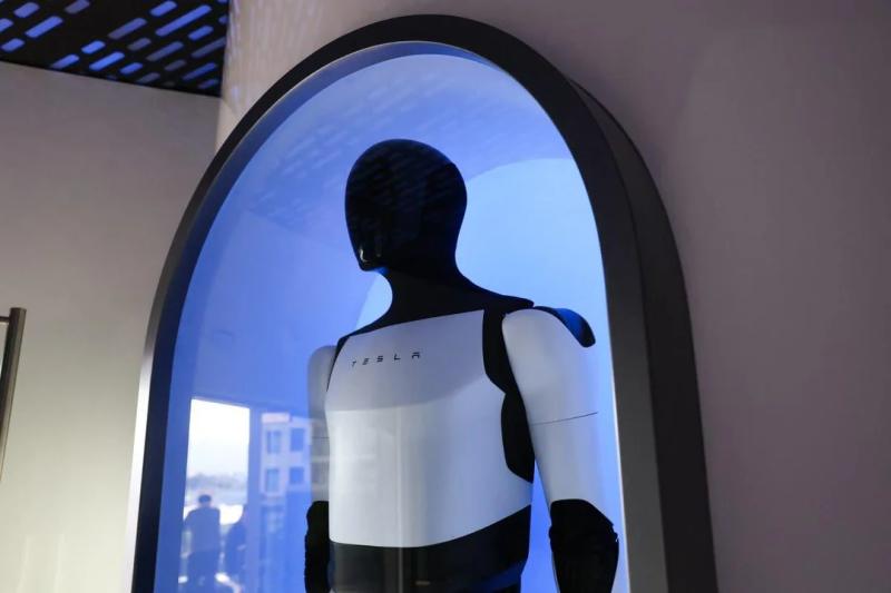 Илон Маск заявил, что роботы Tesla смогут предотвращать преступления до их совершения