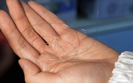 Китайские ученые представили чип в формате тончайшего волокна