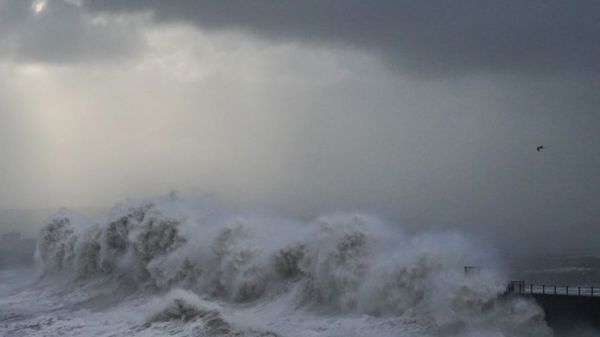 Шторм "Арвен" в Британии: снегопады, поваленные деревья, отключения электричества и человеческие жертвы. Фото