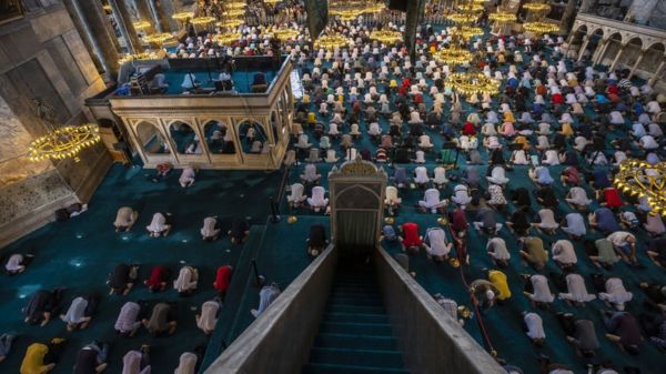 Айя-София: Турция и ЮНЕСКО обменялись жесткими заявлениями в годовщину превращения всемирно известного музея в мечеть