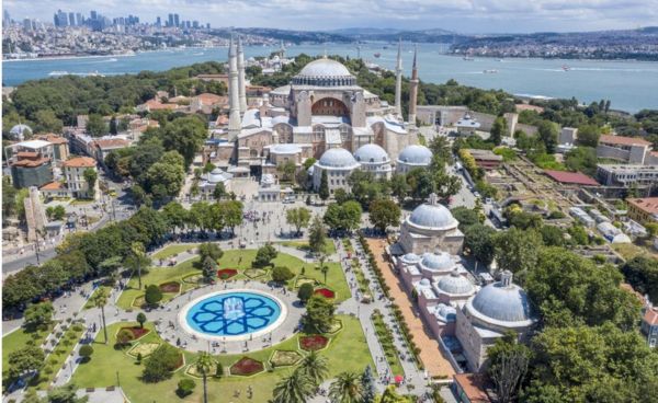 Айя-София: Турция и ЮНЕСКО обменялись жесткими заявлениями в годовщину превращения всемирно известного музея в мечеть