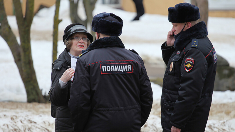 66-летнюю смолянку оштрафовали за митинги на сумму ее полугодовой пенсии. Деньги ей собрали Кац и Варламов