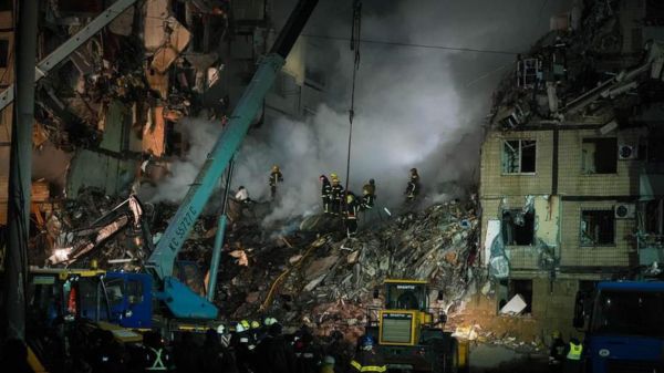 Российский удар по Днепру: спасательная операция завершена, власти говорят о 45 погибших
