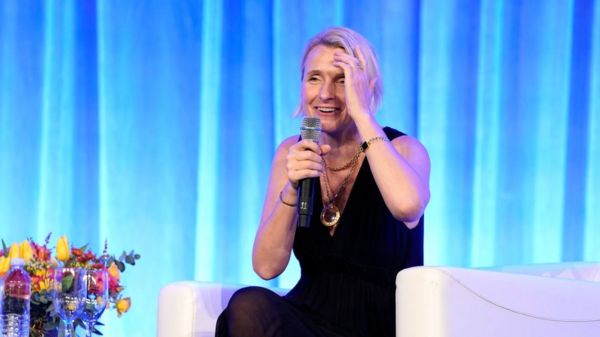 Автор "Ешь, молись, люби" Элизабет Гилберт отложила выход романа об отшельниках Лыковых. Украинцы критиковали его за российскую тематику