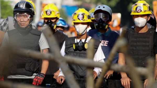 Переворот в Мьянме: массовые протесты и похороны девушки в футболке "Все будет хорошо"