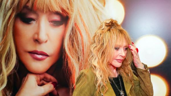 "Миллион алых роз против сил зла": как в России отреагировали на антивоенный пост Пугачевой