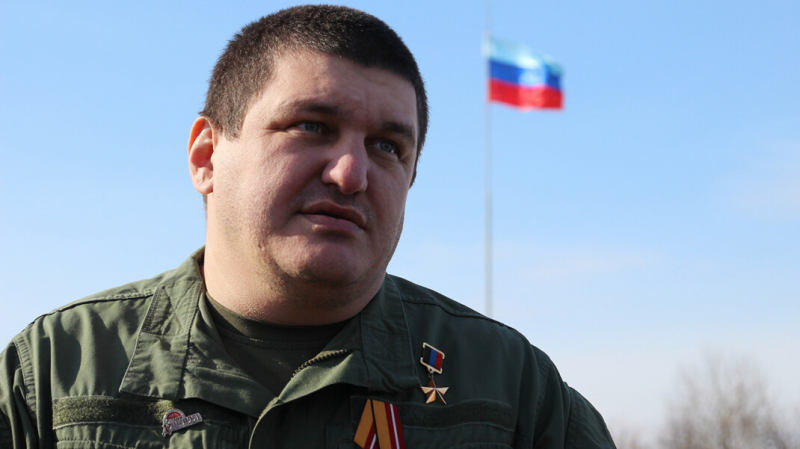 Арестованный в Абхазии ополченец ДНР претендовал на пост зама Прилепина в партии. Она пытается его освободить