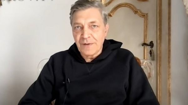 Журналиста Александра Невзорова заочно приговорили к восьми годам по делу о "военных фейках"