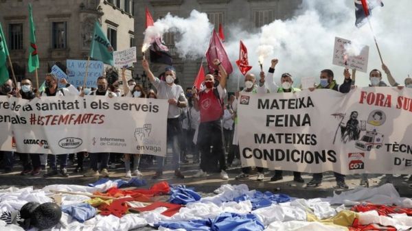 Центральную Европу накрывает волной: в Чехии, Венгрии и Польше растет число заражений коронавирусом