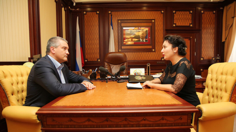 «Это не антигосударственное». Глава Крыма отказался наказывать министра культуры за мат на совещании