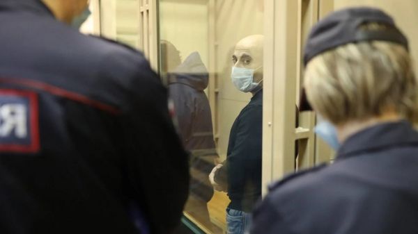 "Преступники думают, что ЛГБТ-люди не пойдут в полицию": в Петербурге вынесли приговор по делу о вымогательстве денег у геев