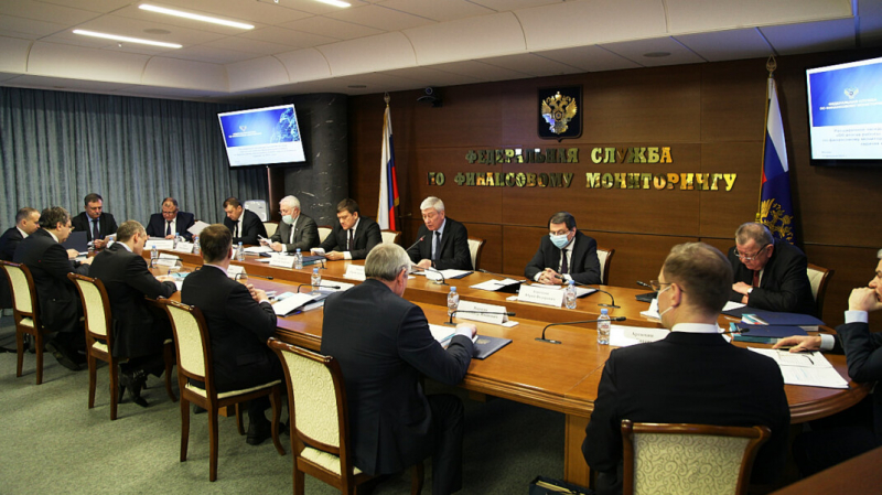 Госконтракты по путинским нацпроектам на 500 млрд рублей достались «недобросовестным исполнителям»