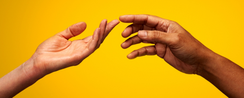 Люди недооценивают вес своих рук почти на 50%, показало исследование