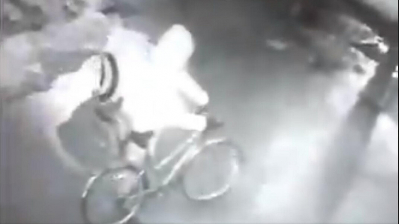 Полиция начала розыск человека, распылившего химическое вещество около редакции «Новой газеты»