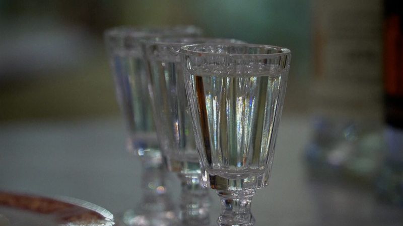 В Тюмени погибли девять человек от "Родников Сибири" с метиловым спиртом. СК завел дело