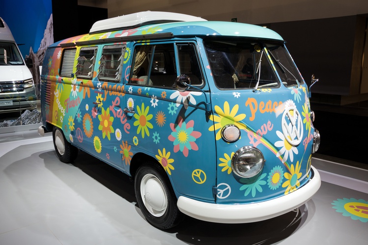 Volkswagen выпустит современную версию «хиппимобиля»: теперь с электродвигателем 